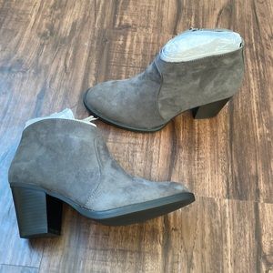 MARKET & SPRUCE

Dolia Bootie
7 | Dark Grey